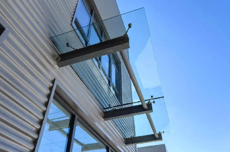 陇南为什么要给钢结构雨棚打孔！